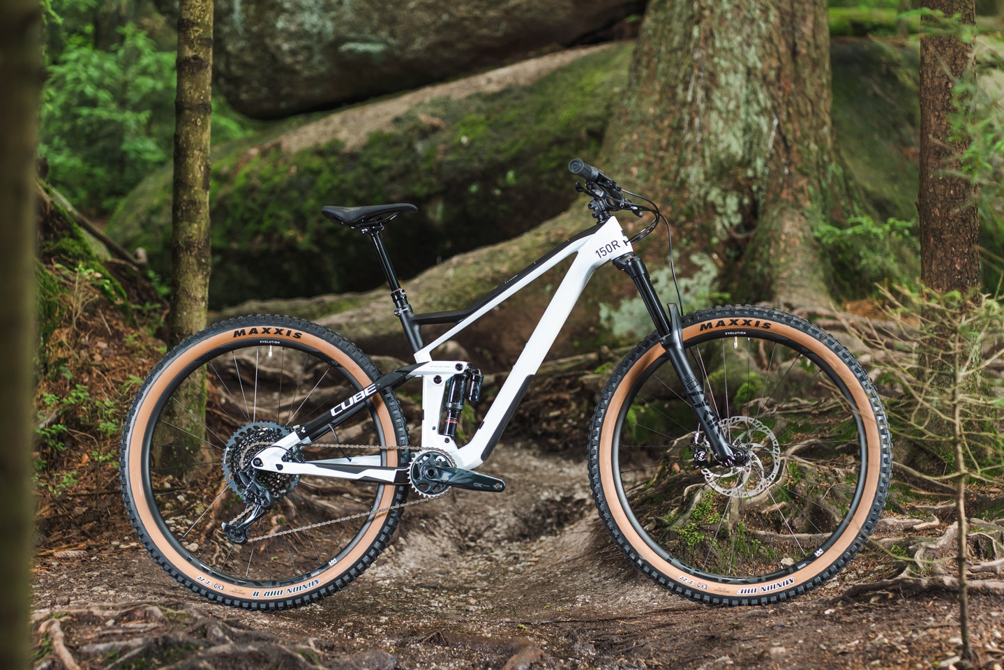 Bicicleta de montaña CUBE Stereo 150 C:62 Race Flashwhite'n'Carbon 2022 / RockShox Lyrik Select 160 mm / RockShox Super Deluxe Select+ DebonAir